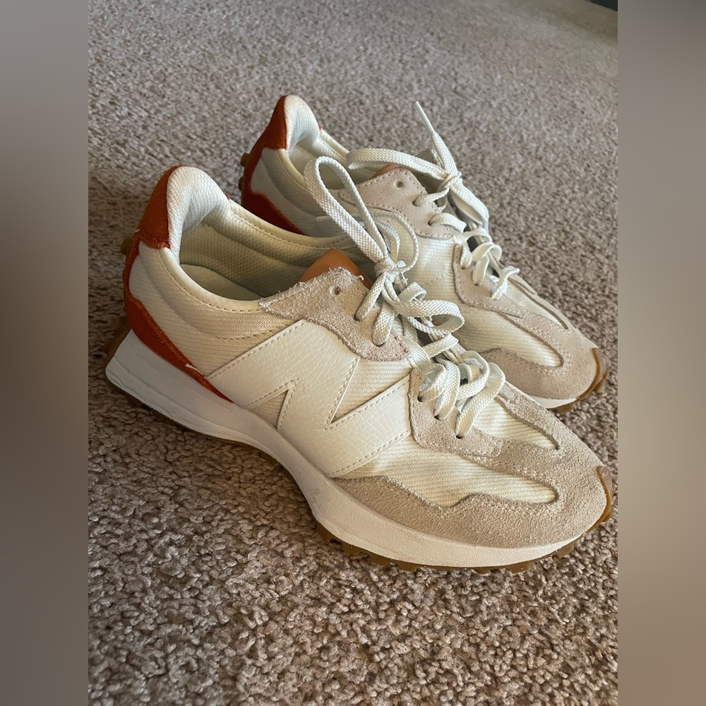 New Balance 327 sneaker